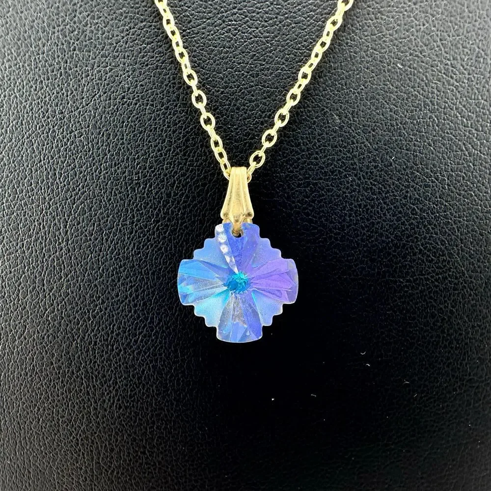 Vintage Aurora Borealis Crystal Fancy Cut Dainty Gem Gold Tone 18" Pendant - Picture 4 of 8